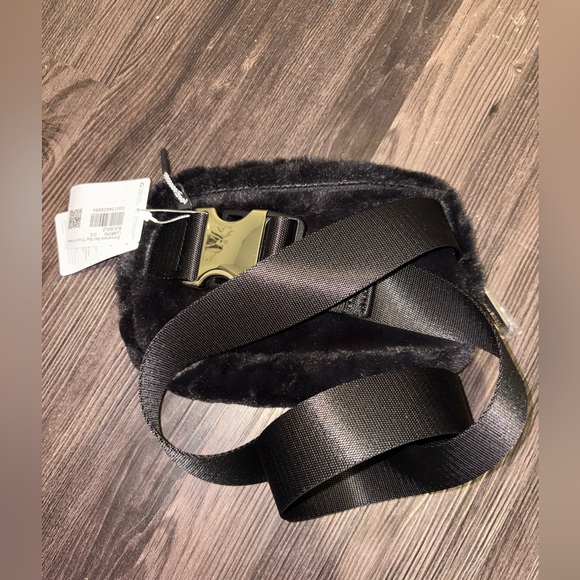 NWT Lululemon plush fleece belt bag - Picture 4 of 5